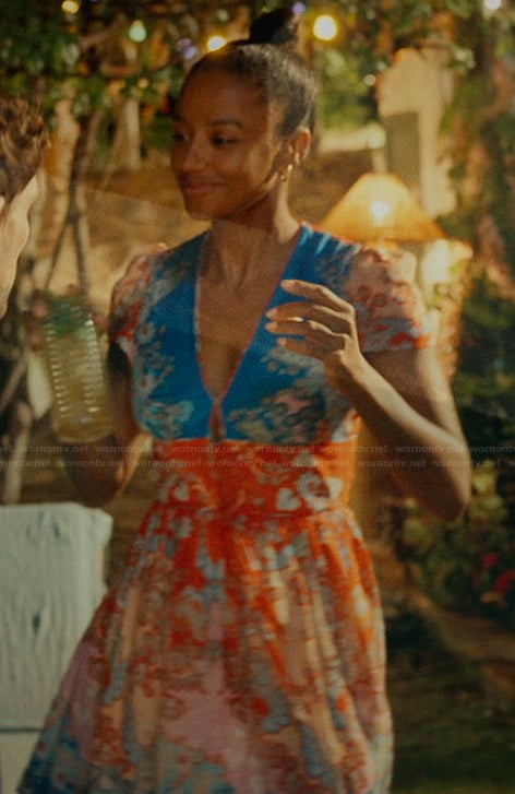 Brigitte's floral print mini dress on The Girlfriend
