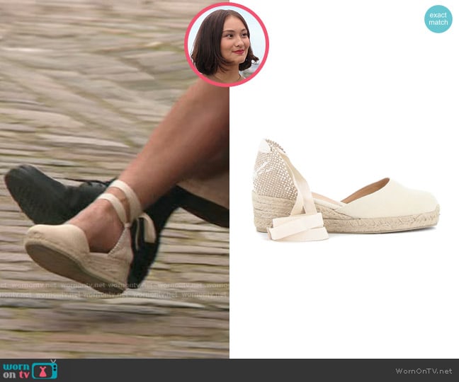 Castañer Carina 60 Canvas Wedge Espadrilles worn by Belly Conklin (Lola Tung) on The Summer I Turned Pretty