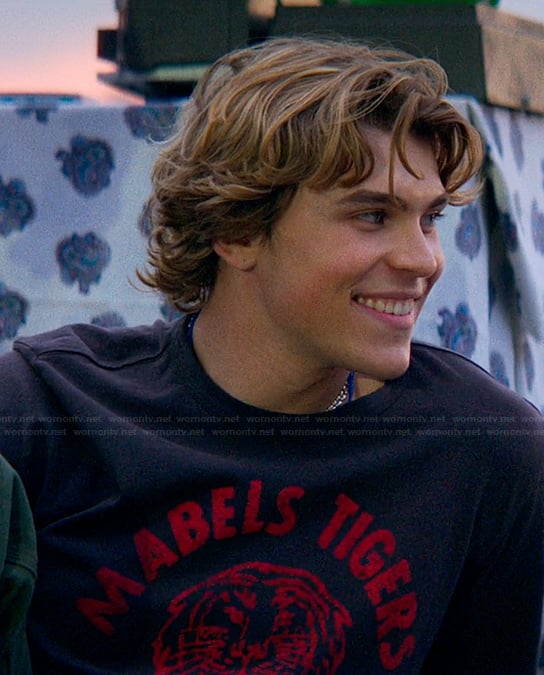 Charlie's navy tiger graphic tee on The Runarounds