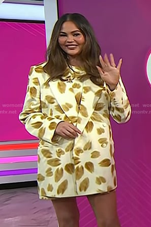 Chrissy Teigen’s yellow print oversized blazer on Today