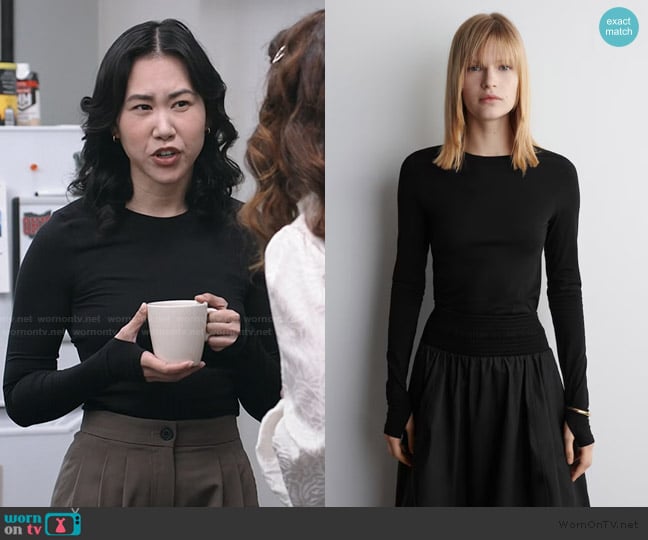 Cos Slim Lightweight Long Sleeved Top worn by Nicole Lee (Ramona Young) on The Paper