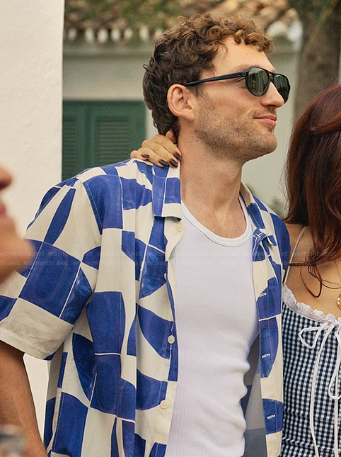 Daniels blue printed shirt on The Girlfriend