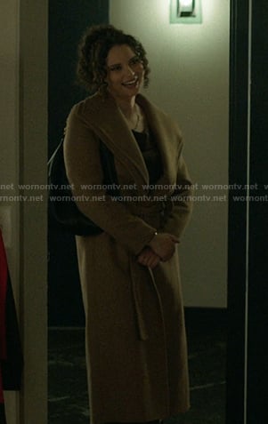 Denise’s beige double lapel wrap coat on The Summer I Turned Pretty