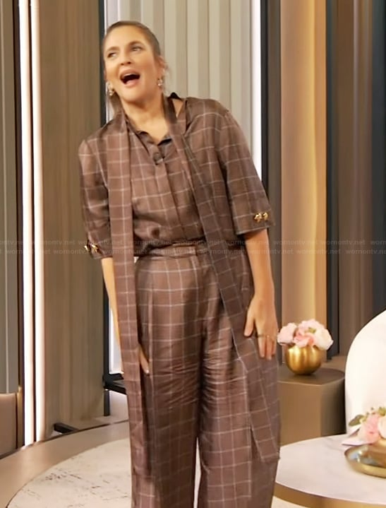 Drew's brown check print tie neck blouse and pants on The Drew Barrymore Show