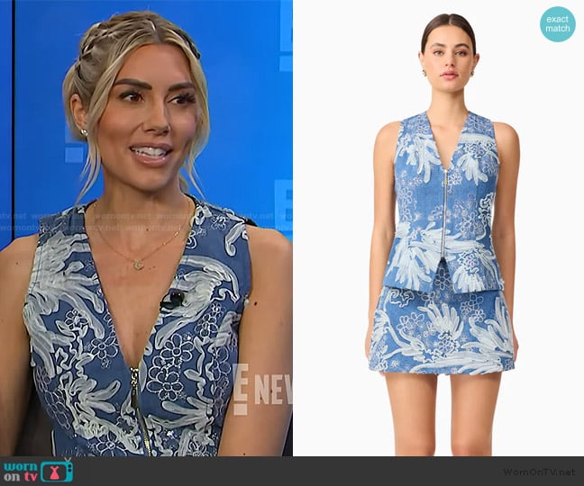 Heather’s blue printed vest on E! News