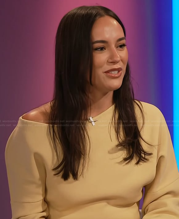 Emily's yellow dress on E! News