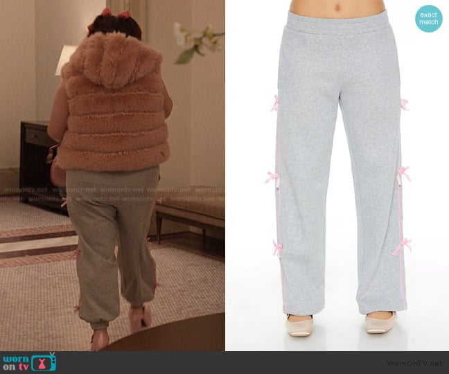 Forever 21 Bow Fleece Sweatpants worn by Althea (Beanie Feldstein) on Only Murders in the Building
