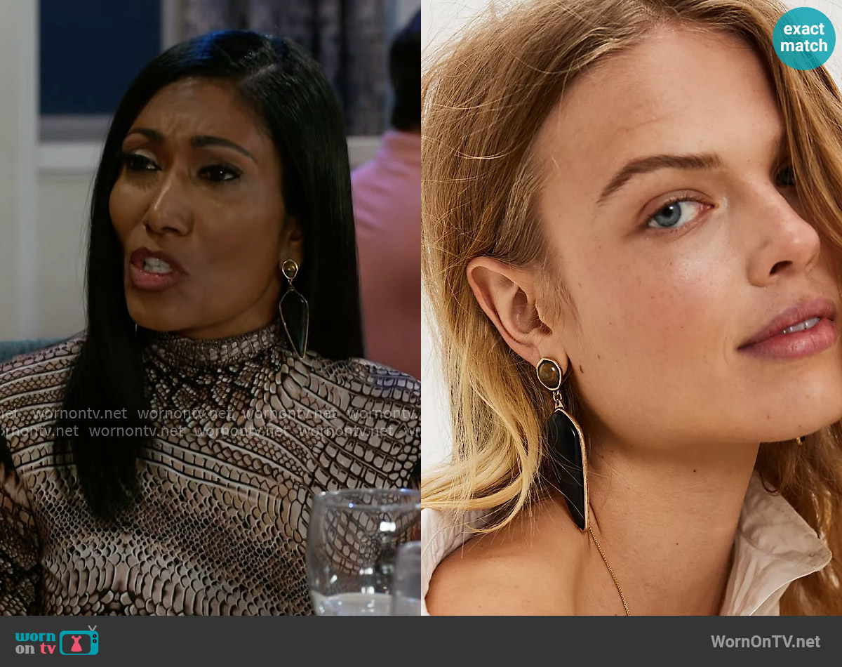Free People Star Dust Dangle Earrings worn by Dana 'Leslie' Thomas (Trisha Mann-Grant) on Beyond the Gates