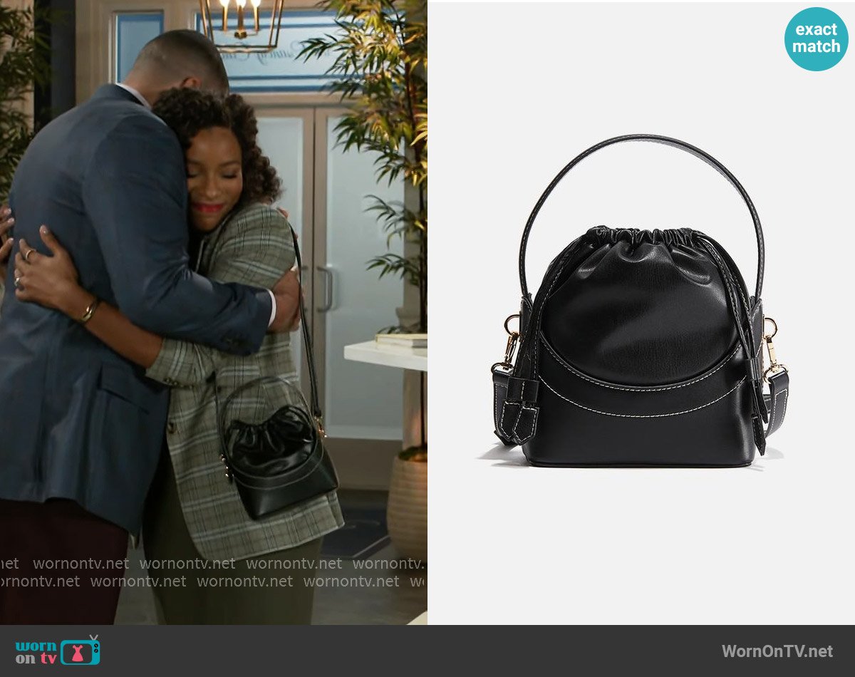 H&M Crossbody Bucket Bag worn by Naomi Hamilton Hawthorne (Arielle Prepetit) on Beyond the Gates