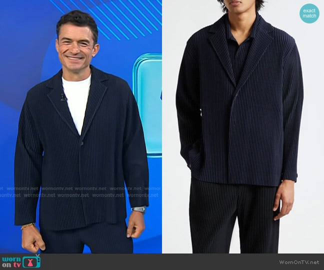 Orlando Bloom’s navy ribbed blazer on Today