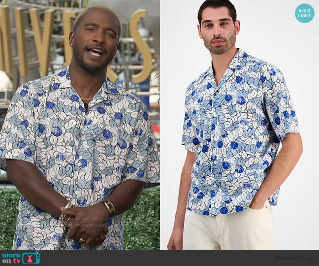 Hugo by Hugo Boss Eligino Relaxed Fit Short Sleeve Abstract Print Button-Front Camp Shirt worn by Scott Evans on Access Hollywood