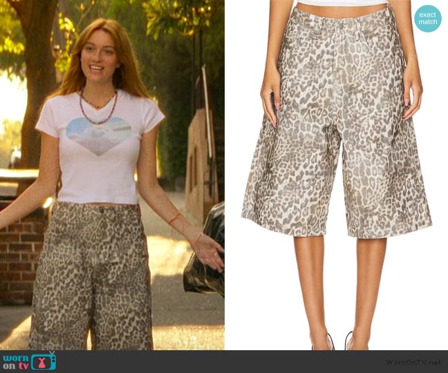 Jaded London Colossus Jorts worn by Ruthie Bender (Marley Aliah) on The Runarounds