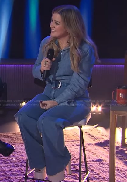 Kelly’s chambray shirt and jeans on The Kelly Clarkson Show