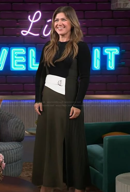 Kelly's colorblock belted dress on The Kelly Clarkson Show