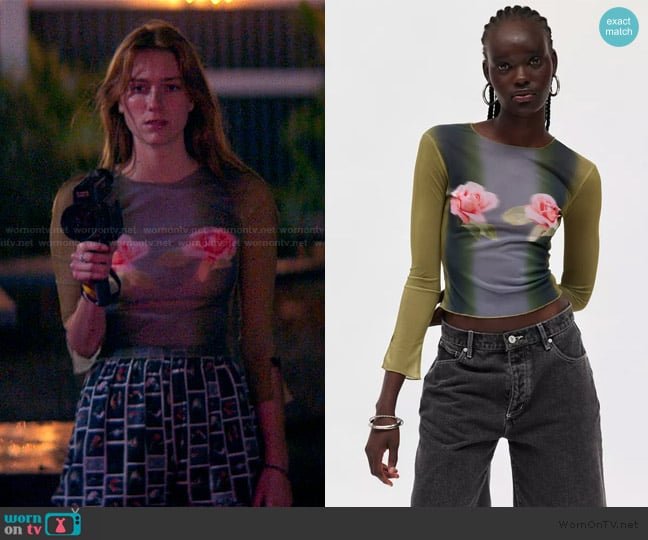 Kimchi Blue Katie Mesh Floral Graphic Long Sleeve Tee worn by Ruthie Bender (Marley Aliah) on The Runarounds