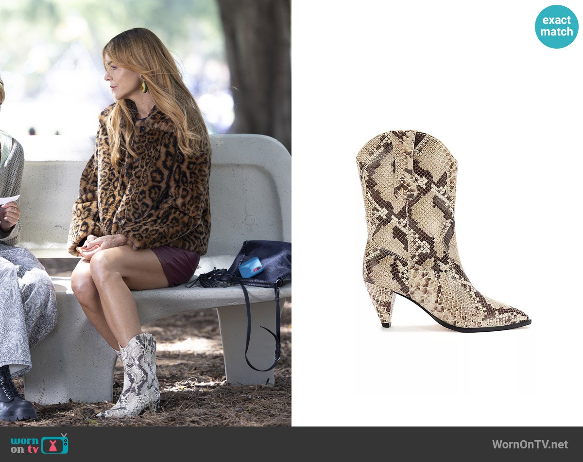 Larroudé  Thelma Boot worn by Morgan Gillory (Kaitlin Olson) on High Potential