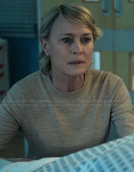 Laura's beige sweater on The Girlfriend