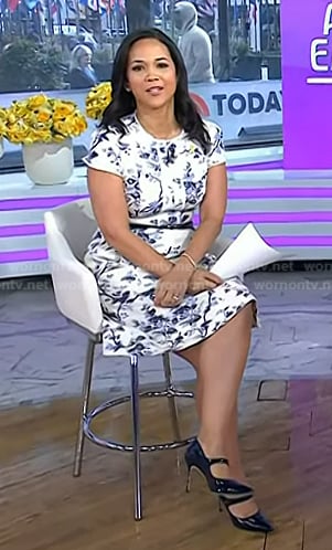 Laura's navy heel pumps on Today