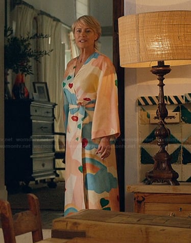 Laura's pink printed robe on The Girlfriend