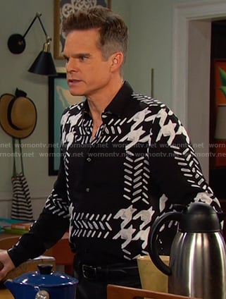 Leo’s black houndstooth print shirt on Days of our Lives
