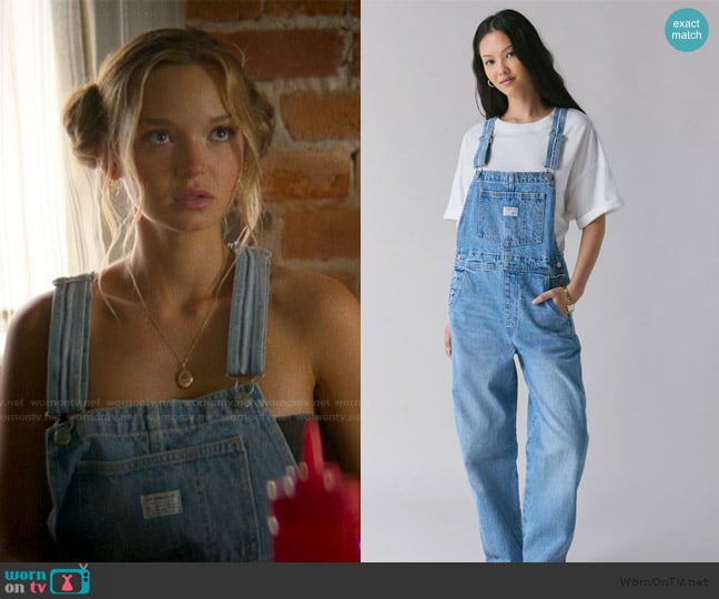 Levis Vintage Denim Overall worn by Sophia Kinney (Lilah Pate) on The Runarounds