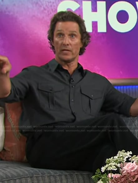 Matthew McConaughey’s gray button down shirt on The Kelly Clarkson Show