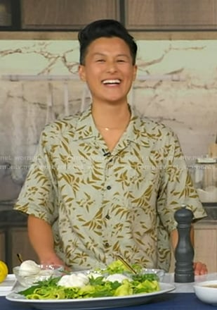 Melissa King’s green printed short sleeve shirt on Good Morning America