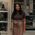 Mia’s brown ribbed turtleneck and leather skirt on The Morning Show