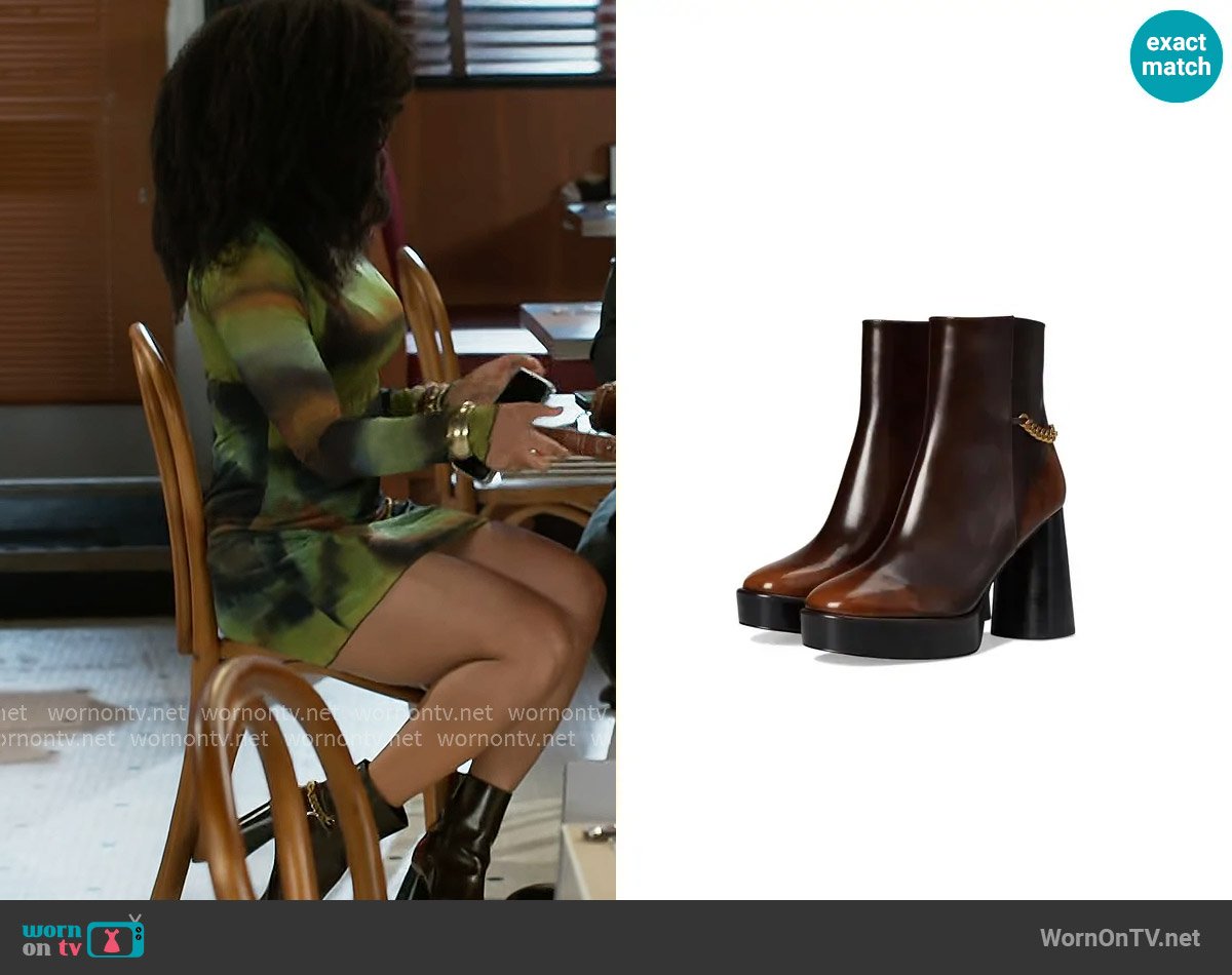 Michael Kors Carlisle Boot in Luggage worn by Eva Thomas (Ambyr Michelle) on Beyond the Gates