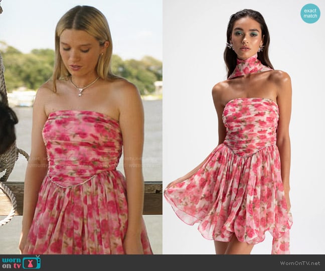 Taylor’s pink floral strapless dress on The Summer I Turned Pretty