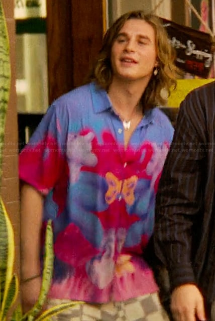 Neil's blue printed shirt on The Runarounds