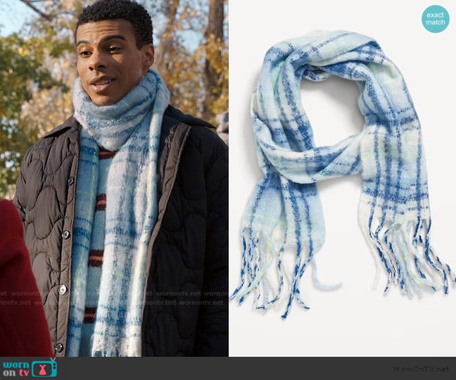 Old Navy Fringed Scarf worn by Skylar Summerhill (Jaylan Evans) on My Life with the Walter Boys