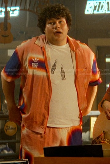 Pete’s tie dye shirt and shorts on The Runarounds