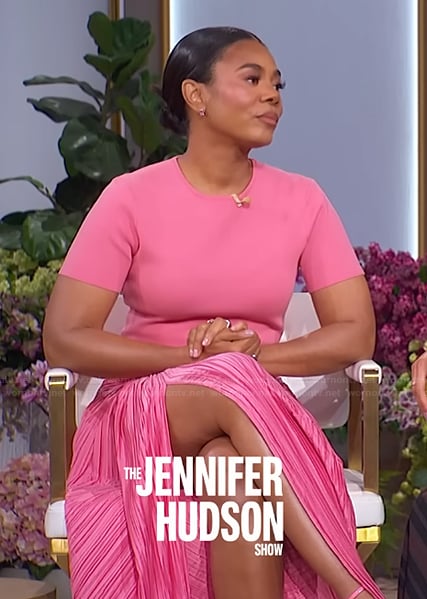Regina’s pink tee and pleated skirt on The Jennifer Hudson Show