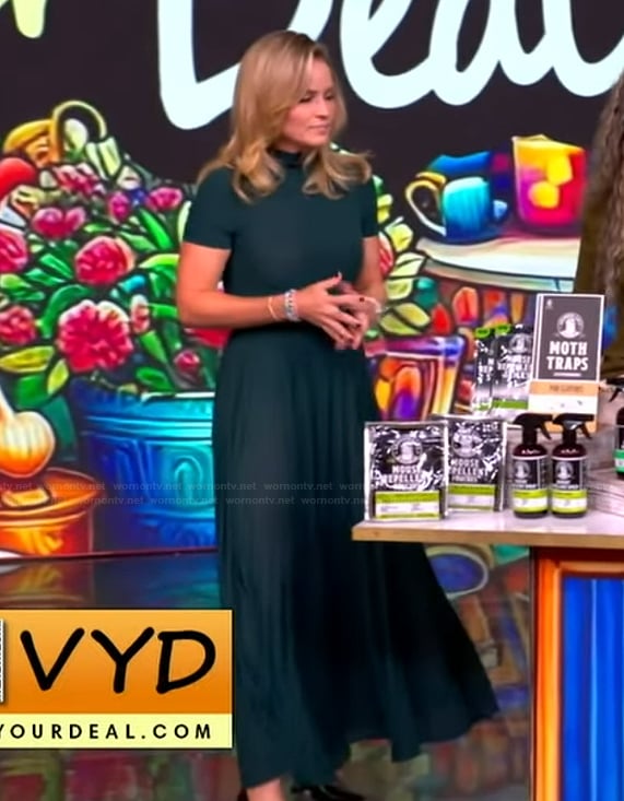 Sara’s teal top and skirt on The View