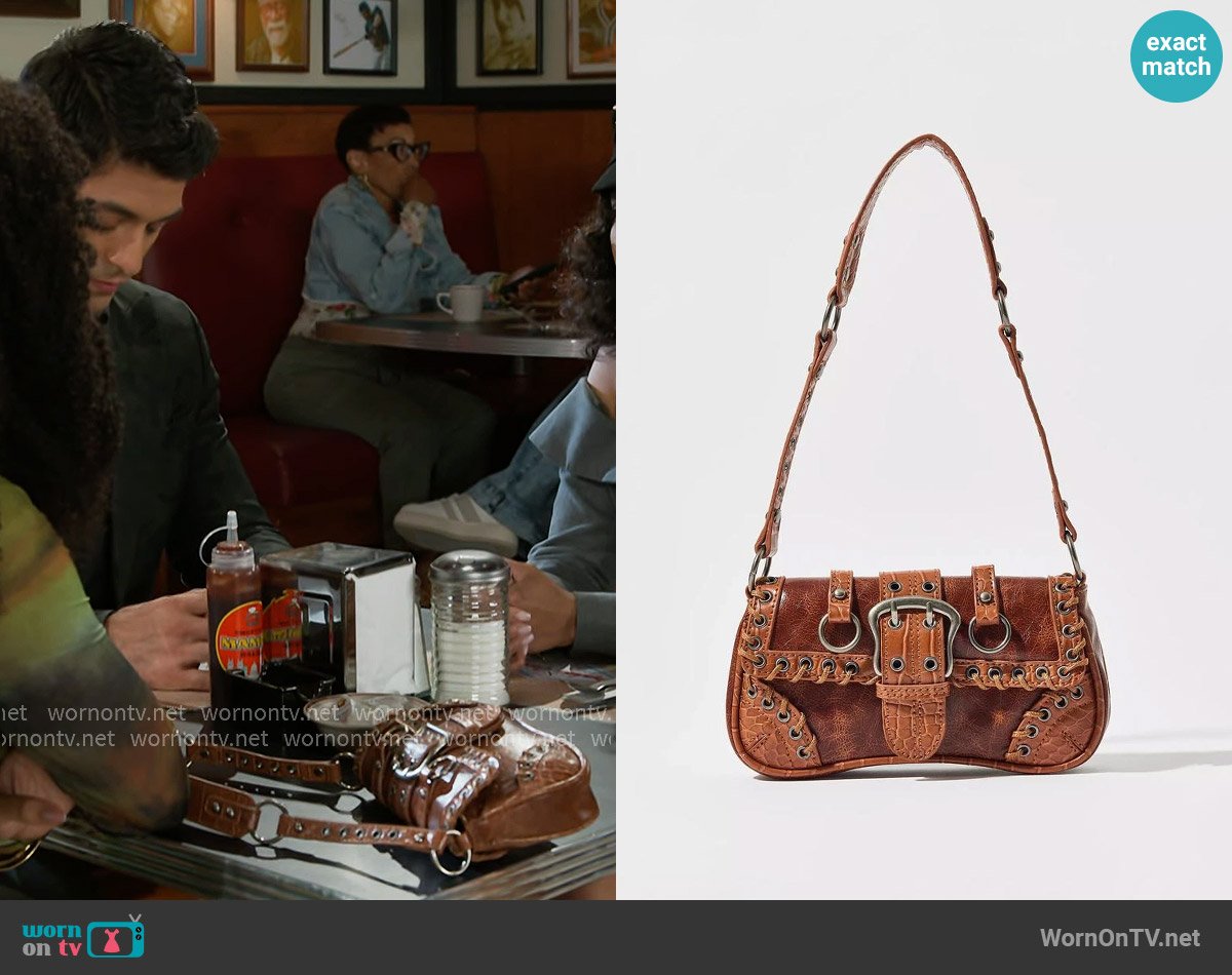 Silence + Noise at Urban Outfitters Jade Laced Rivet Bag worn by Eva Thomas (Ambyr Michelle) on Beyond the Gates