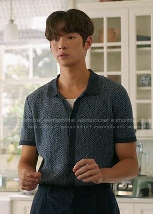 Steve's navy print knit shirt on The Summer I Turned Pretty