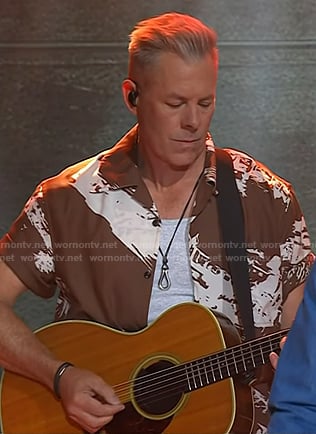 Trevor Rosen's bronw print short sleeve shirt on Today
