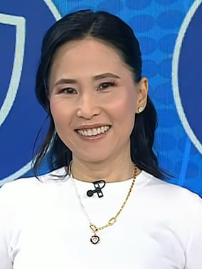 Vicky's heart pendant with pearl necklace on Today