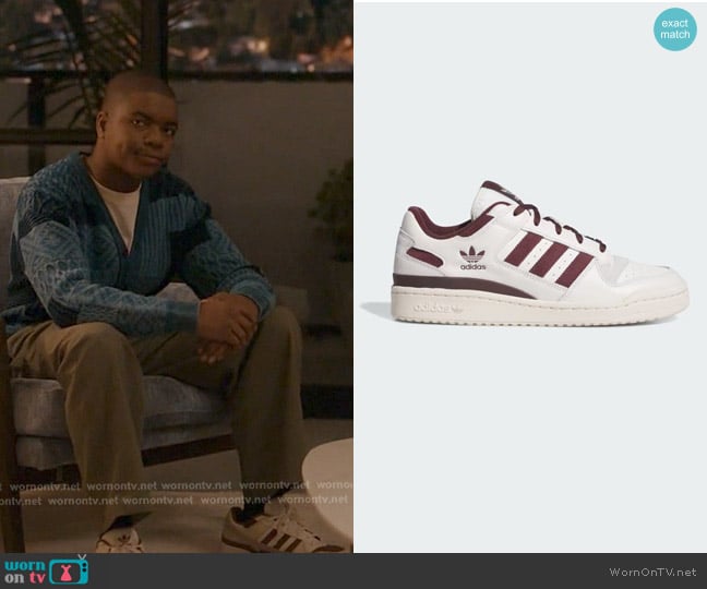 Harry’s white sneakers on 9-1-1