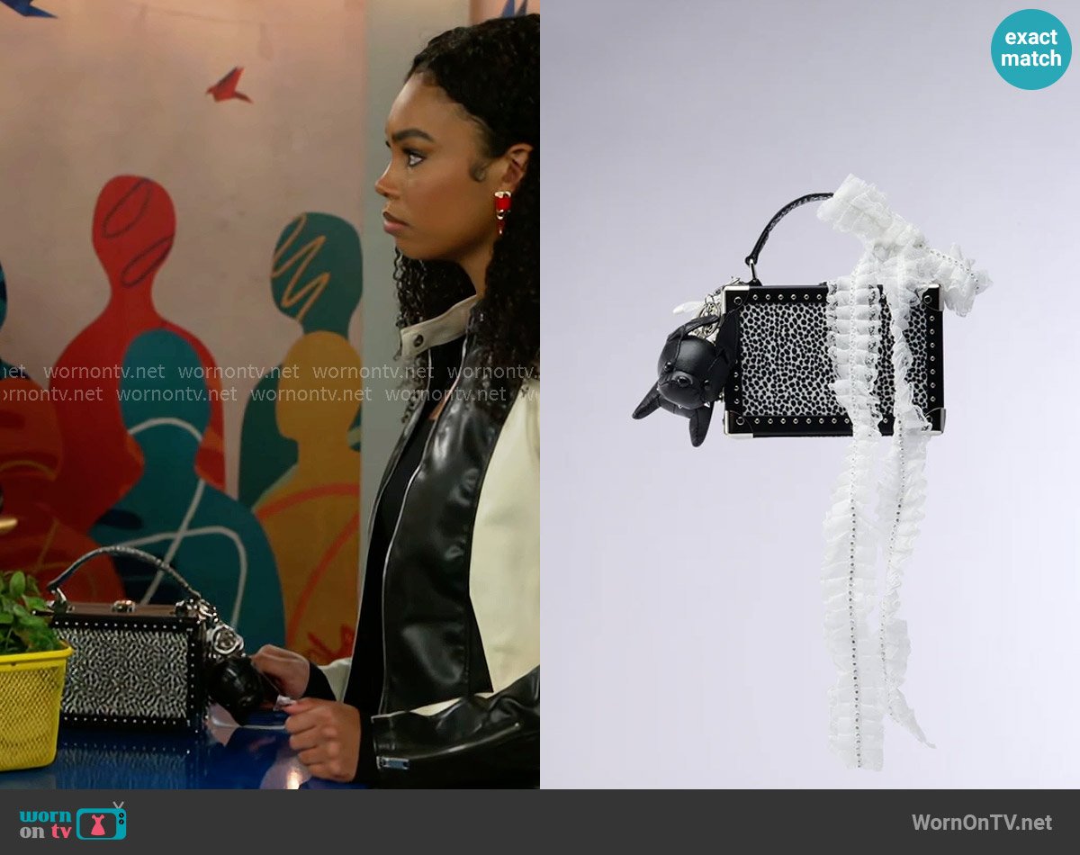 Chelsea’s bag on Beyond the Gates