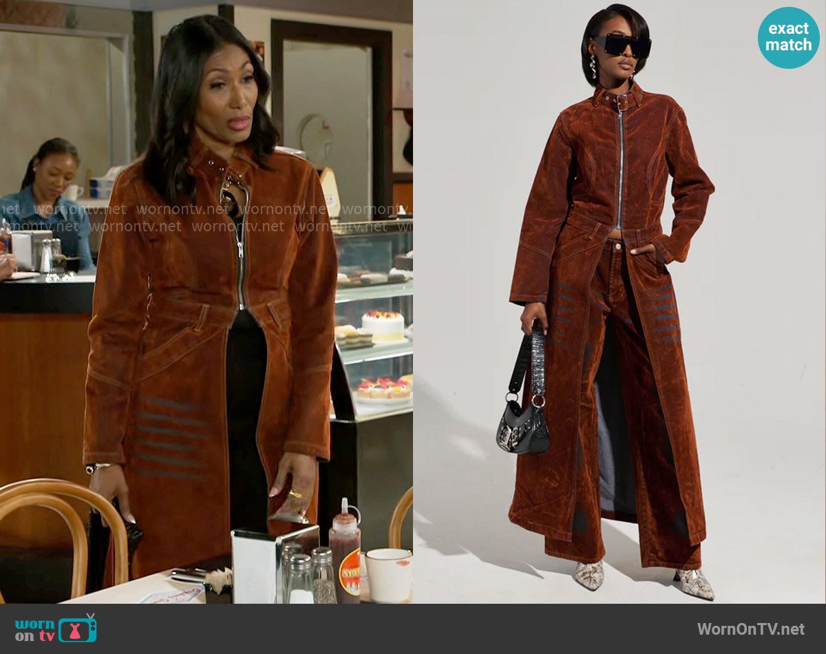 Akira Valerie Velvet Effect Trench worn by Dana 'Leslie' Thomas (Trisha Mann-Grant) on Beyond the Gates