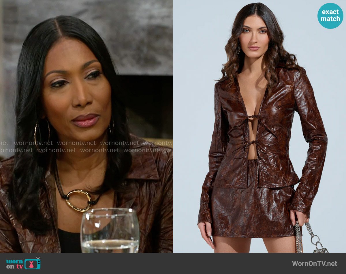 Akira Wish You Well Tie Front Top worn by Dana 'Leslie' Thomas (Trisha Mann-Grant) on Beyond the Gates