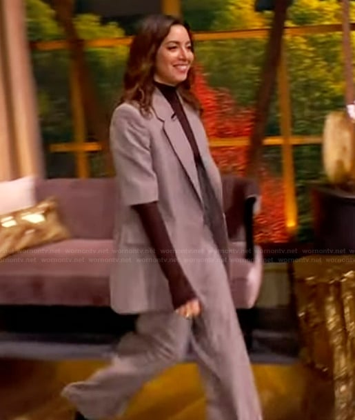 Aubrey Plaza's gray short sleeve blazer on The View