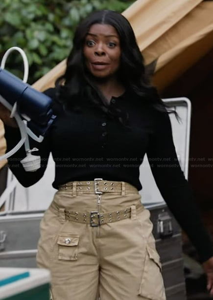 Ava’s beige belted double pants on Abbott Elementary