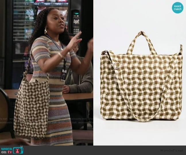 Baggu Horizontal Zip Duck Bag worn by Janine Teagues (Quinta Brunson) on Abbott Elementary