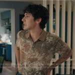 Teddy’s beige print short sleeve shirt on Elsbeth