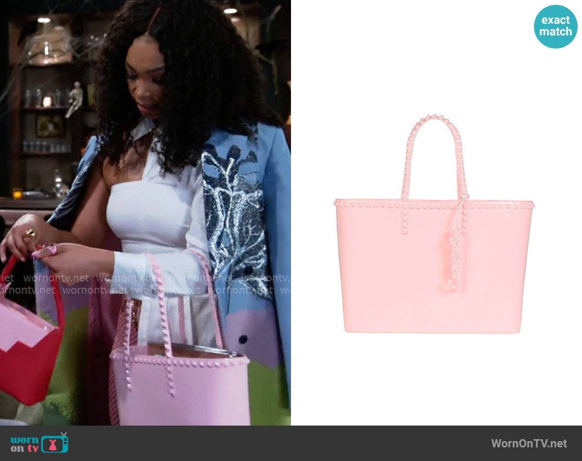 Carmen Sol Angelica Tote Bag worn by Chelsea Hamilton (RhonniRose Mantilla) on Beyond the Gates
