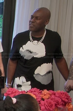 Corey's floral print tee on The Kardashians