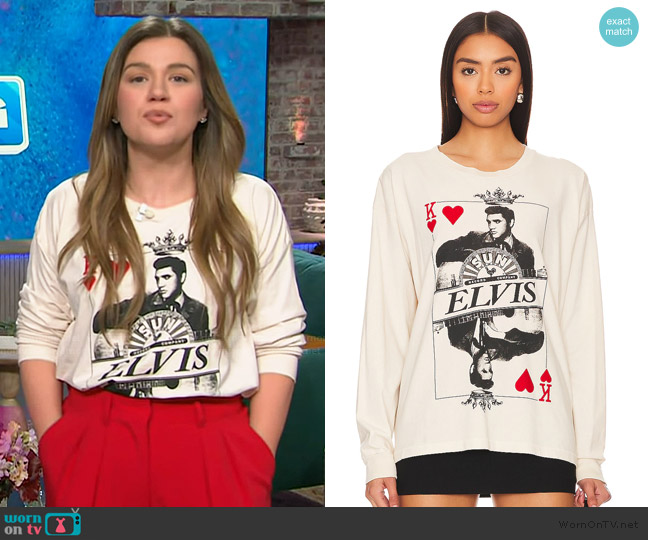 Day Dreamer Sun Records x Elvis King Of Hearts Tee worn by Kelly Clarkson on The Kelly Clarkson Show